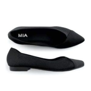 Black Aurrora Flyknit Flat 8.5 (fits like an 8) pointed toe